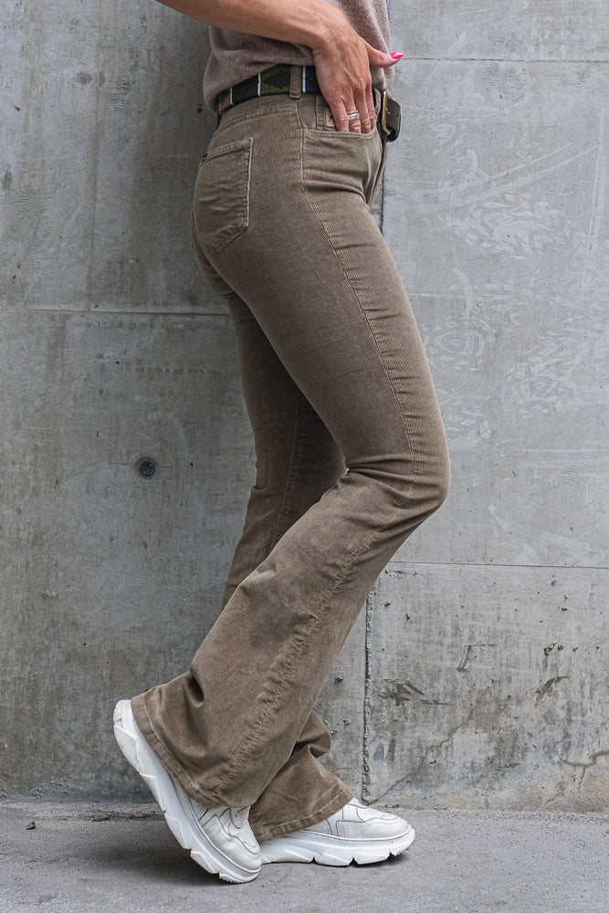 Raval Micro Cord Military Olive