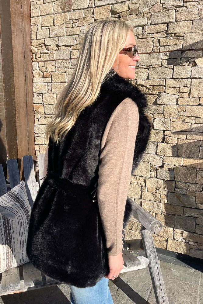 Astrid Fuskepels Vest Sort