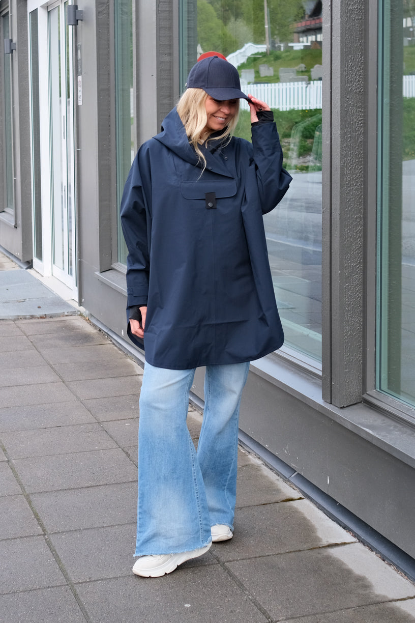 Bergen Poncho Dark Navy
