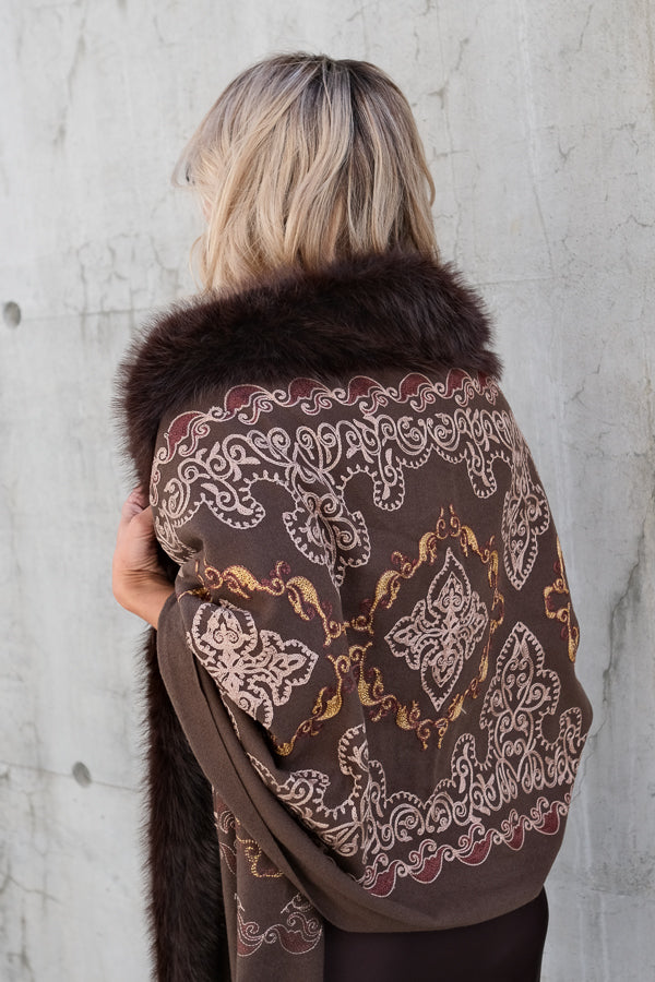 Jackie Scarf Med Fuskepels Brun
