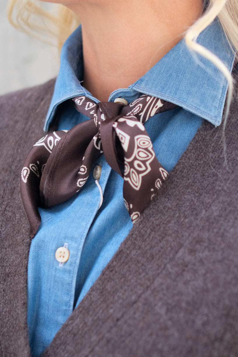 Silke Skjerf Square Brun Paisley