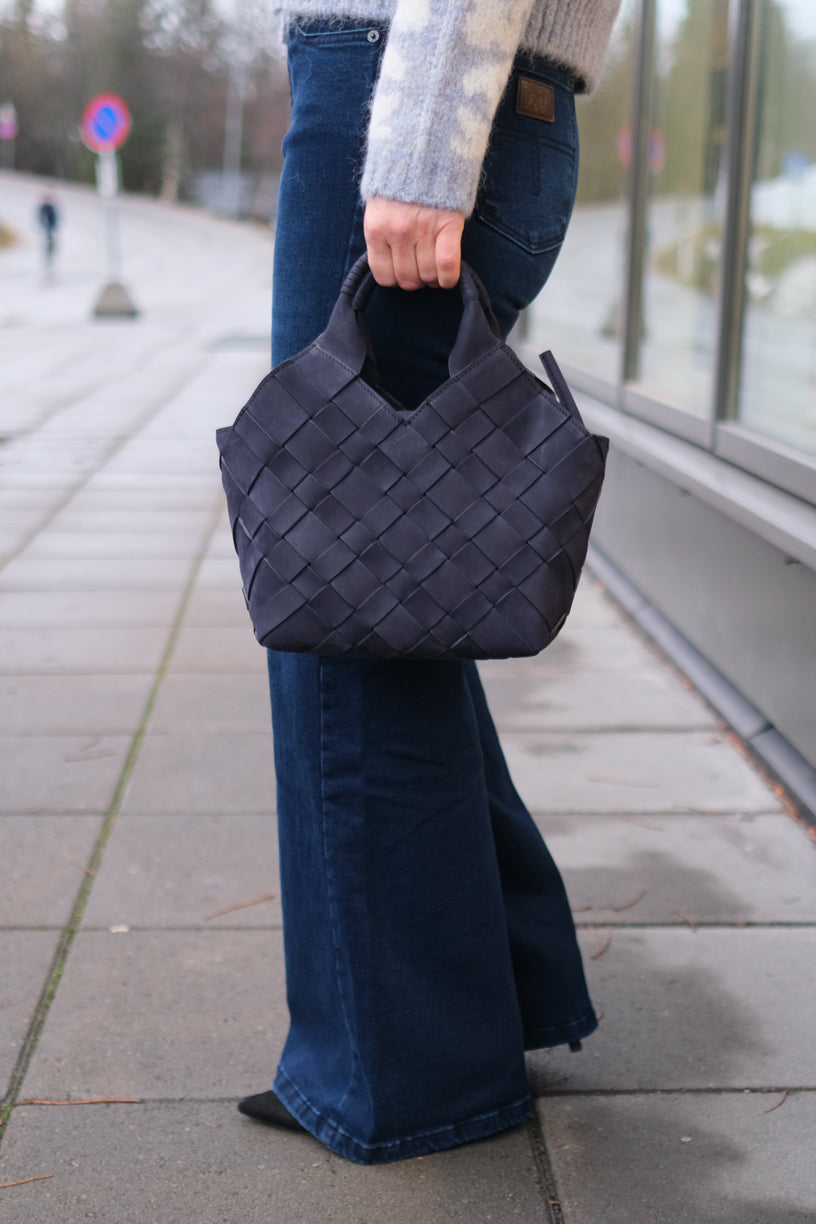 Misu Medium Navy Nubuck