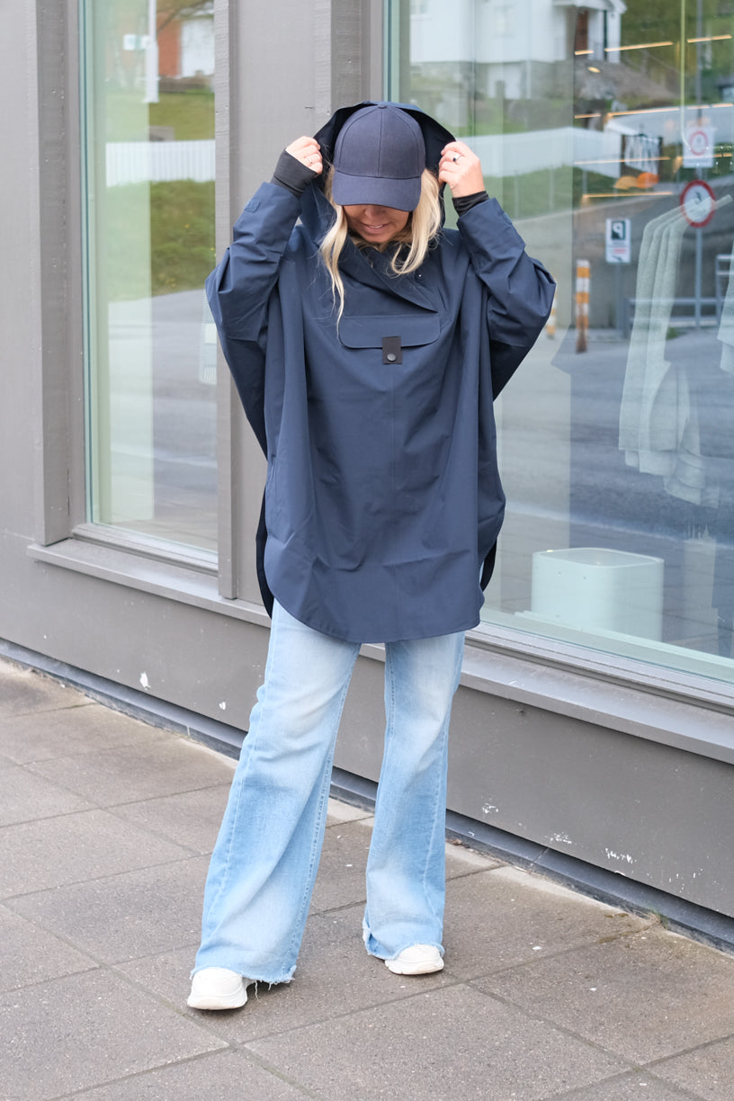 Bergen Poncho Dark Navy