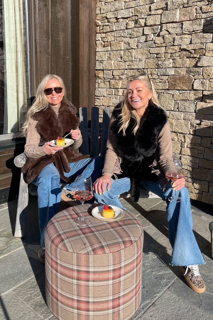 Astrid Fuskepels Vest Sort