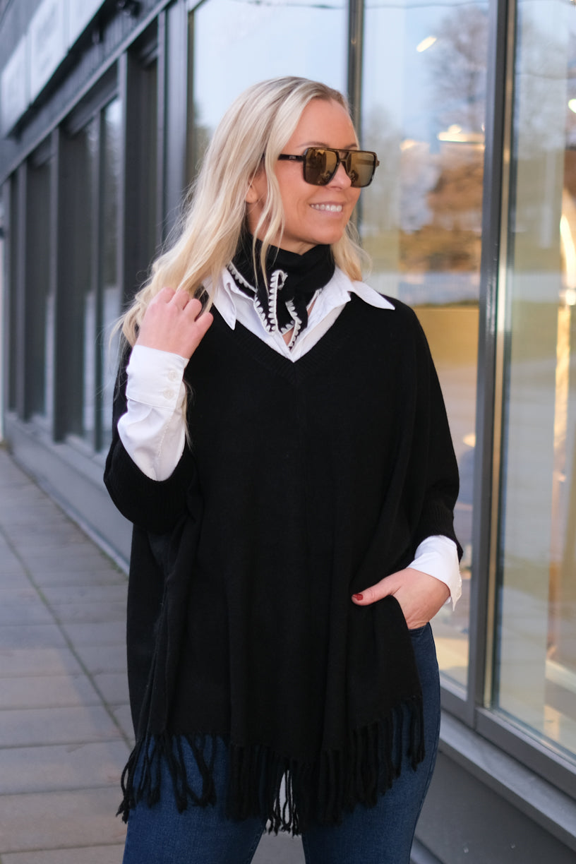 V-Neck Poncho Fringes Black