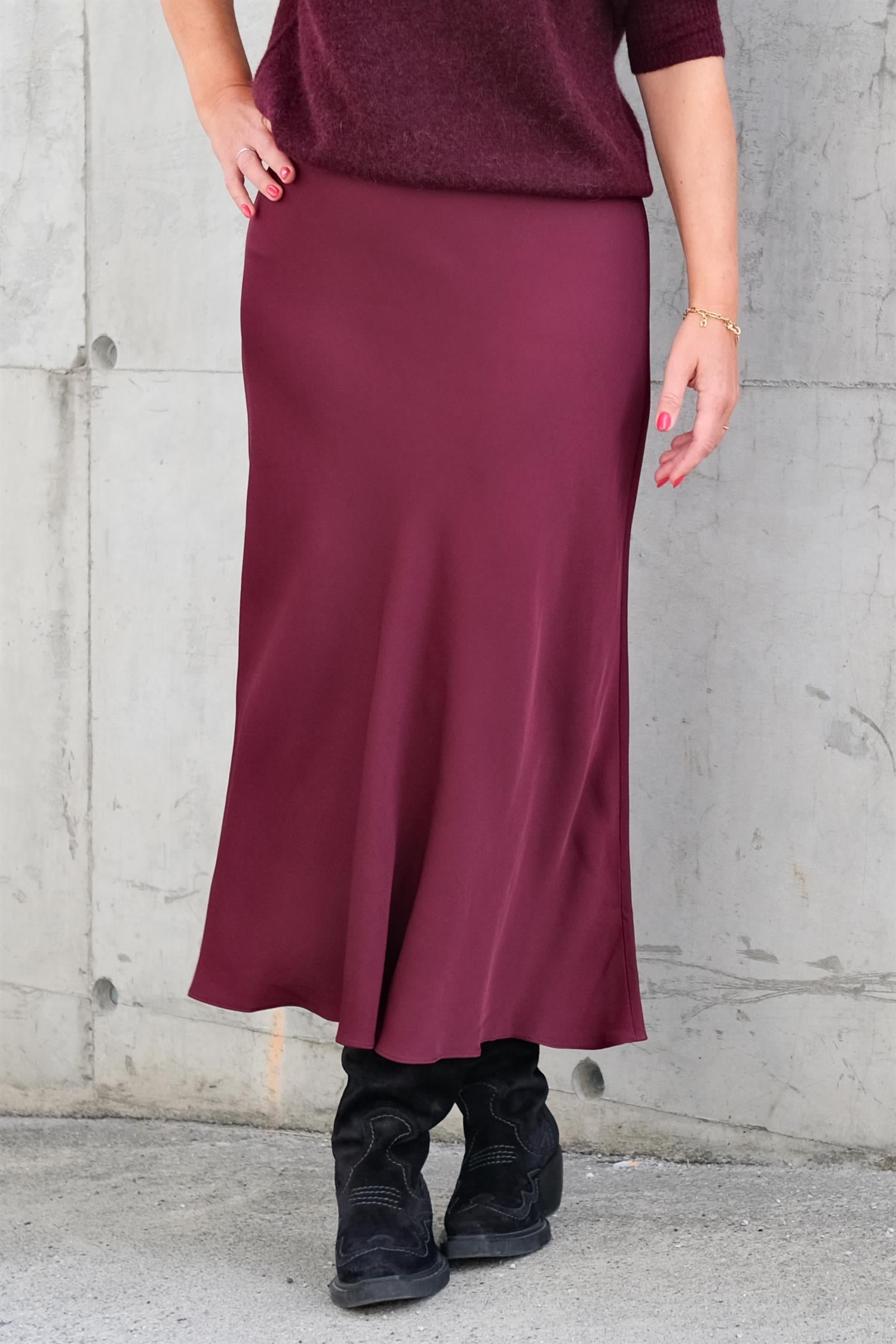 Tyne Satin Skirt Burgundy