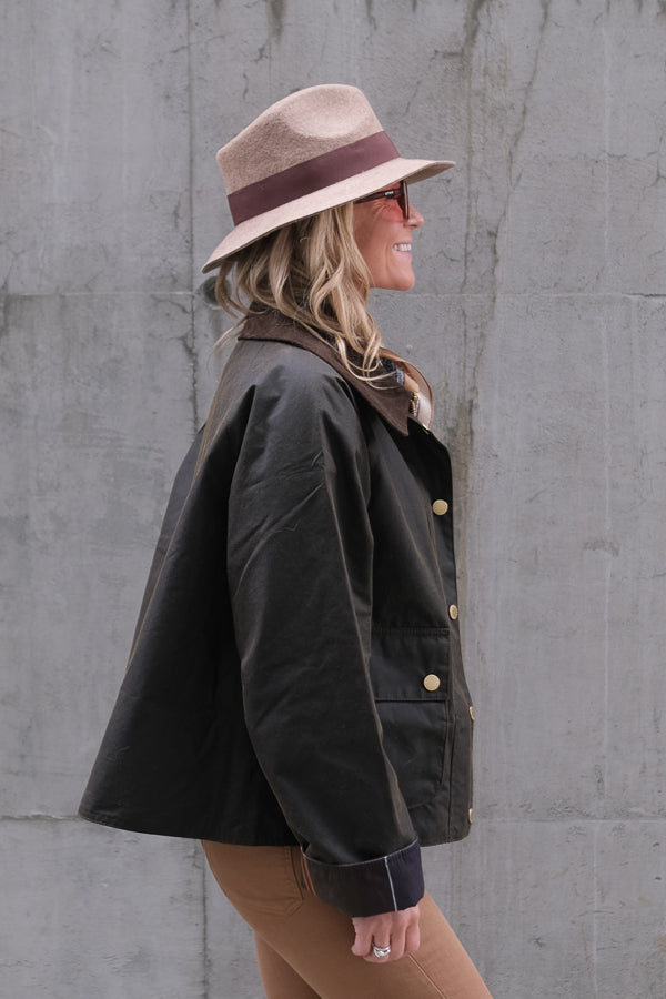 Ullhatt Med Avtagbar Fjær