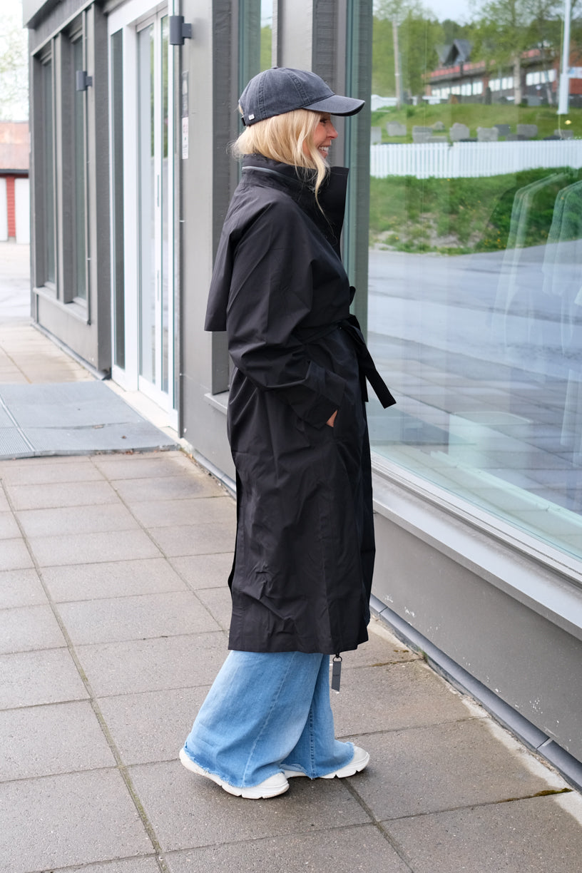 Vik Coat Black