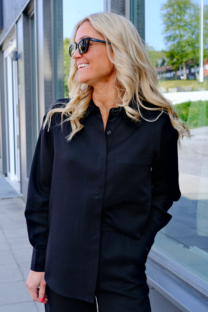 Isola Shirt Black