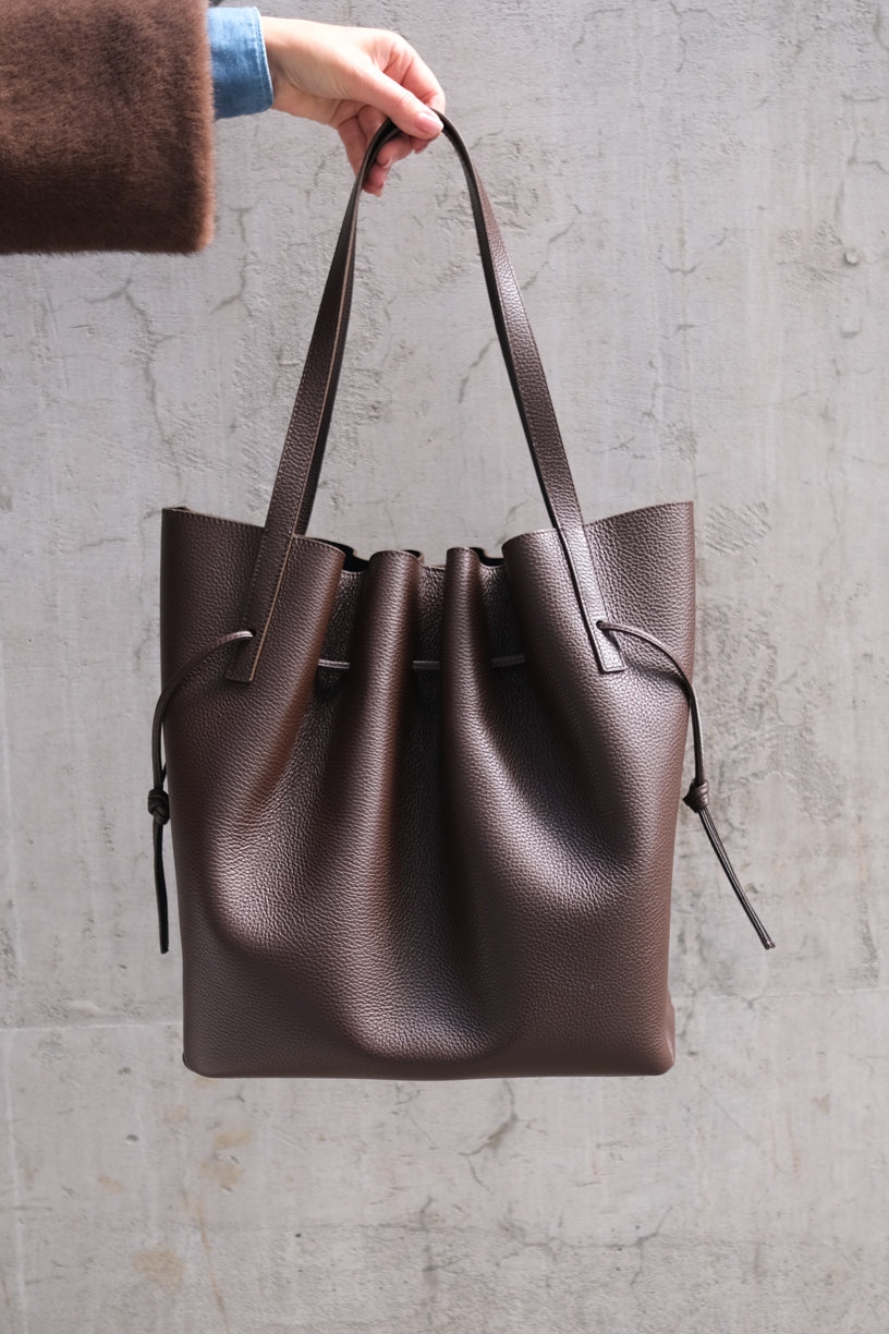 Scallop Tote Pebble Grain Leather Espresso