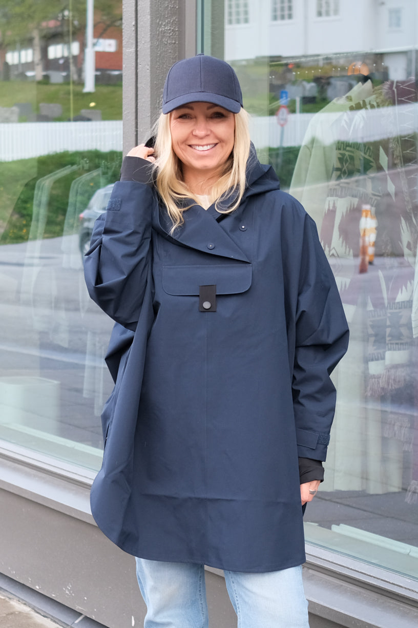 Bergen Poncho Dark Navy