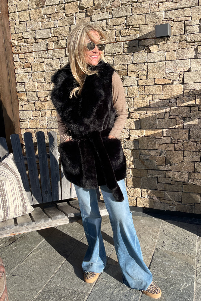 Astrid Fuskepels Vest Sort