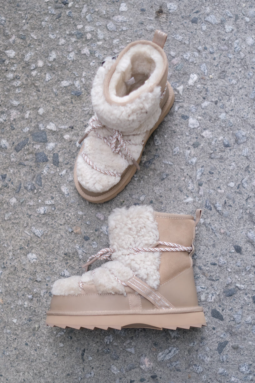 Blurred Teddy Boots Sand