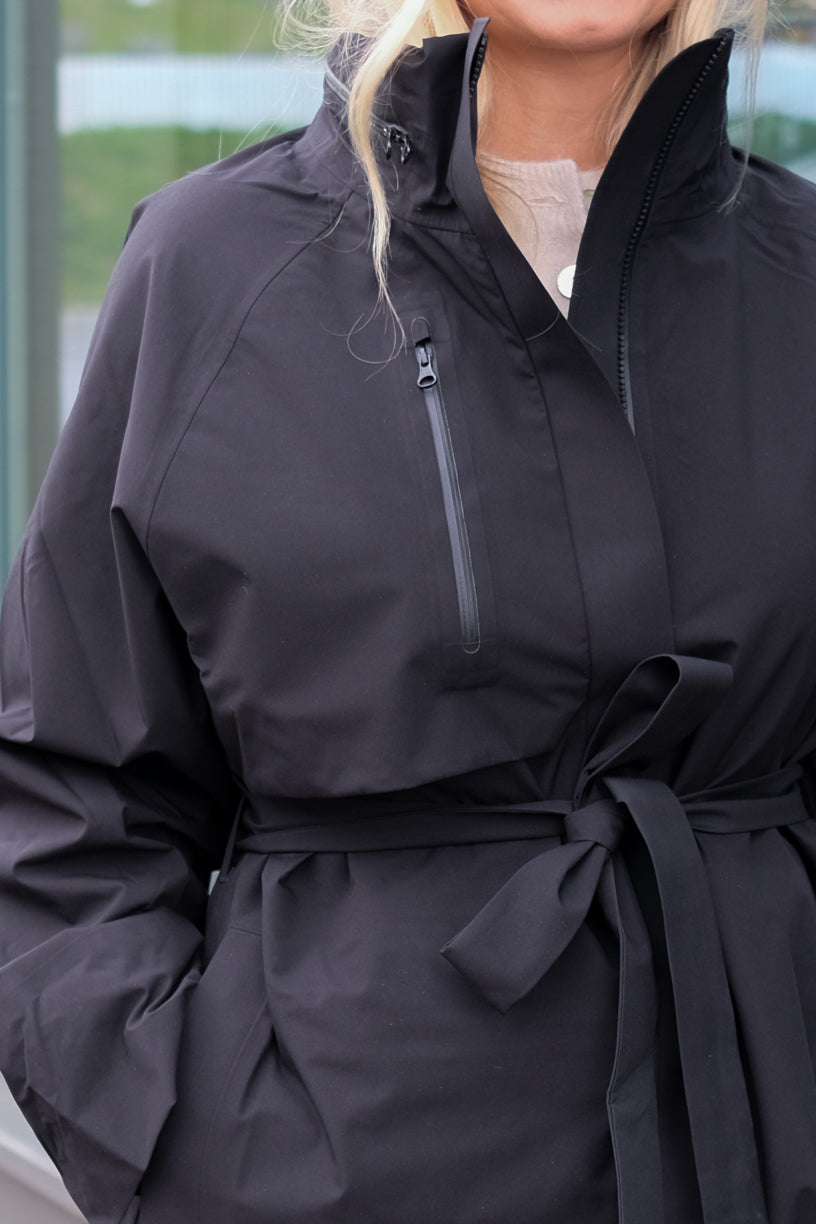 Vik Coat Black