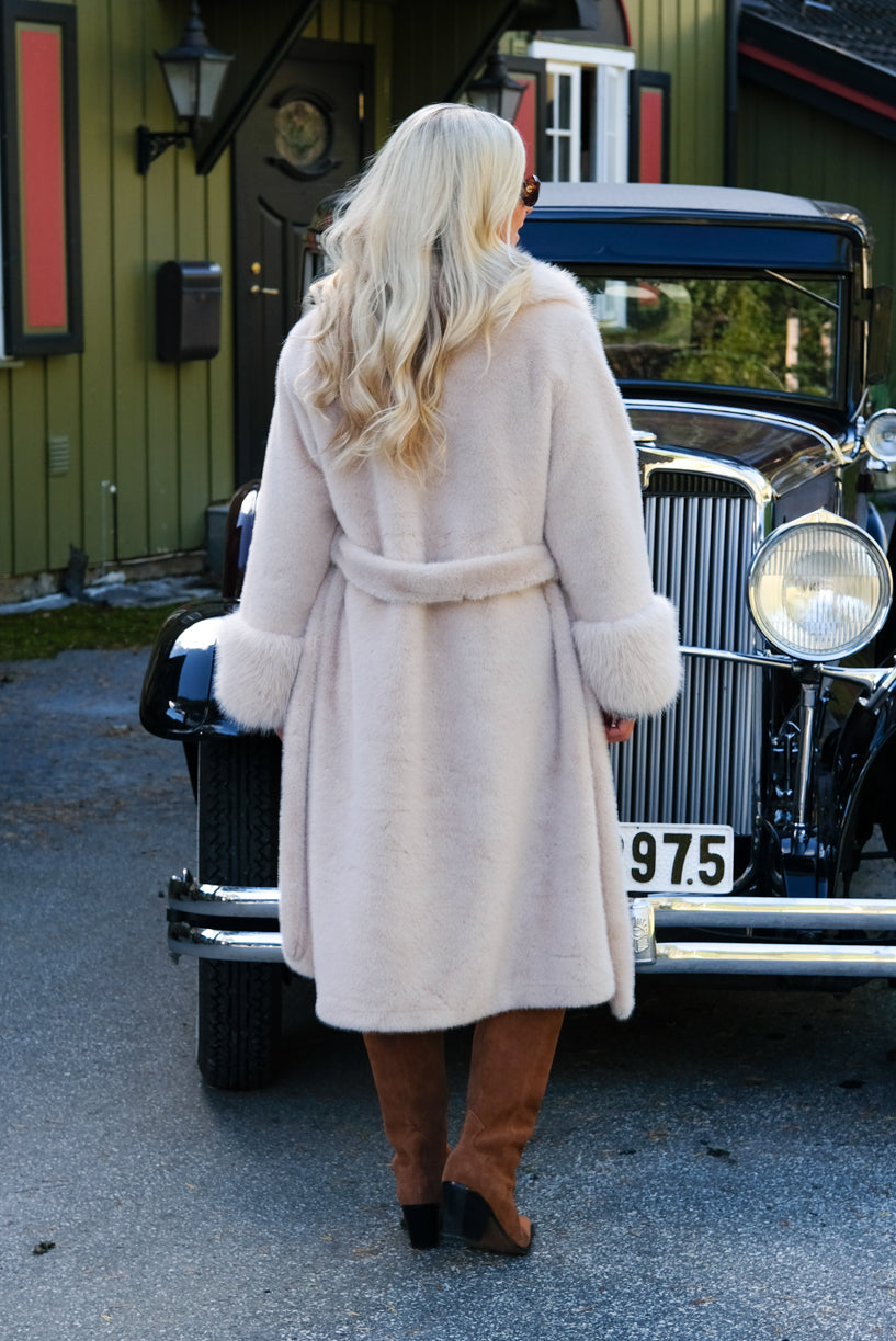 Astrid Kåpe Lys Beige