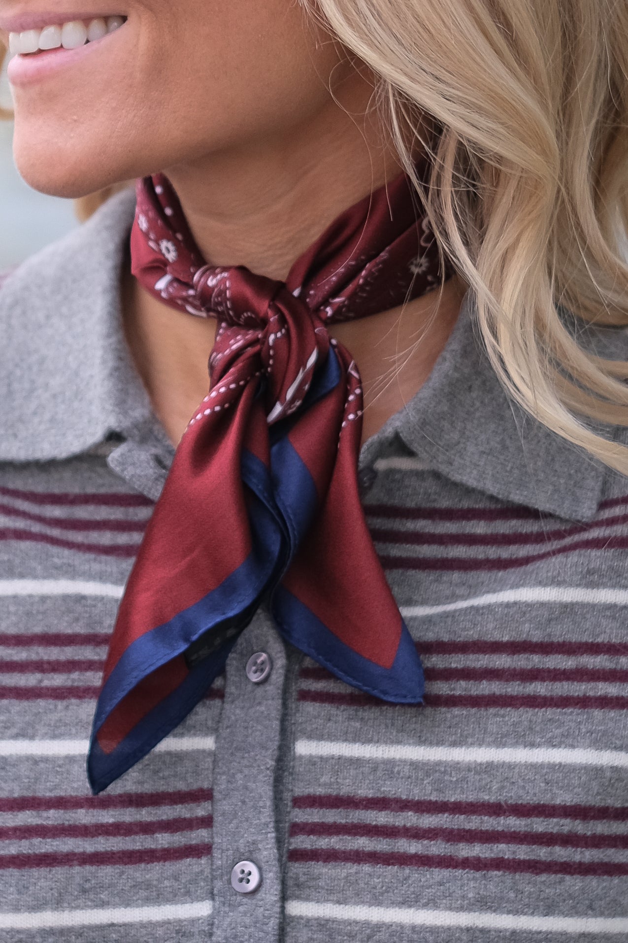 Silke Skjerf Square Burgunder/Hvit/Navy Paisley