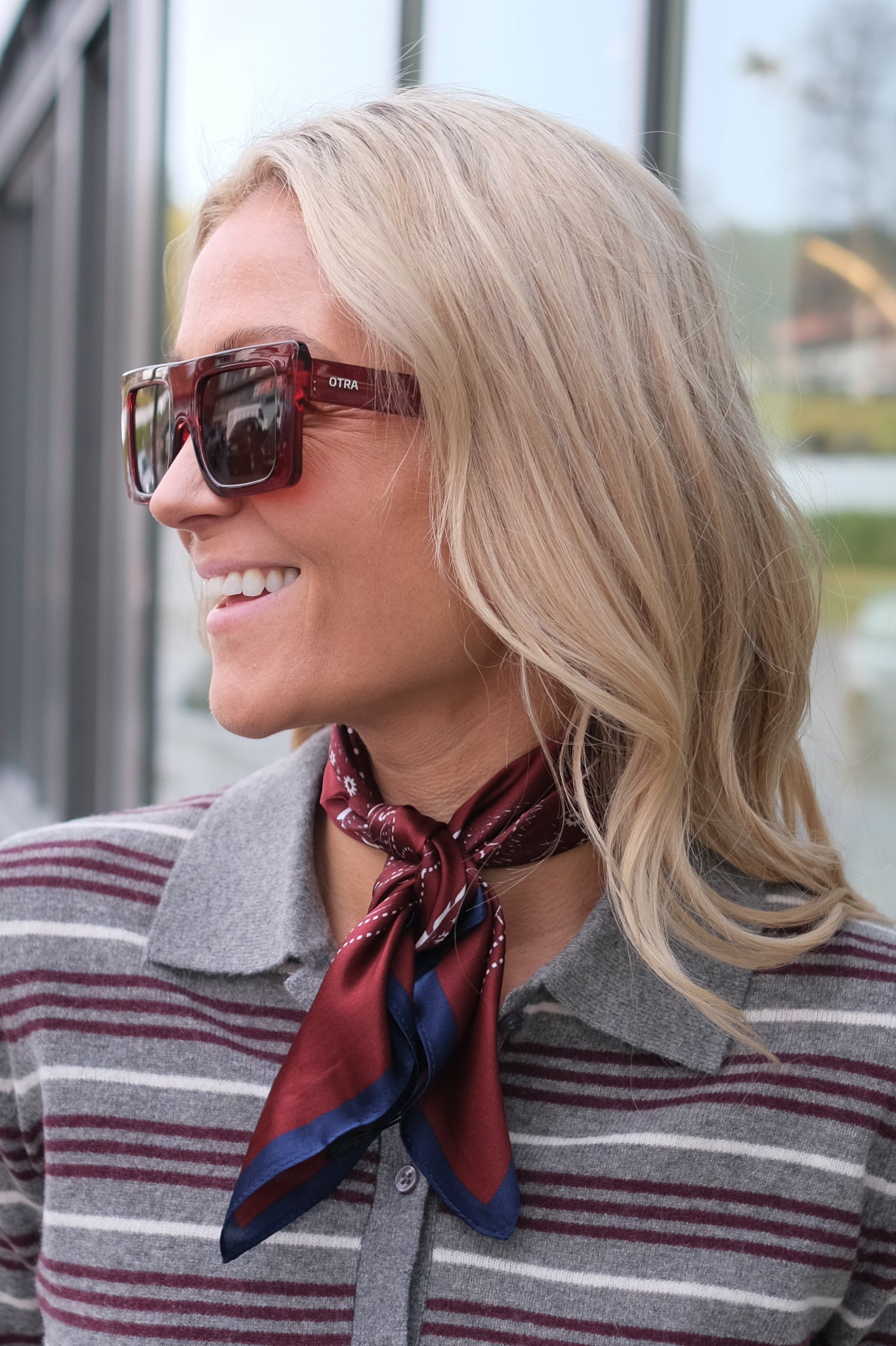 Silke Skjerf Square Burgunder/Hvit/Navy Paisley