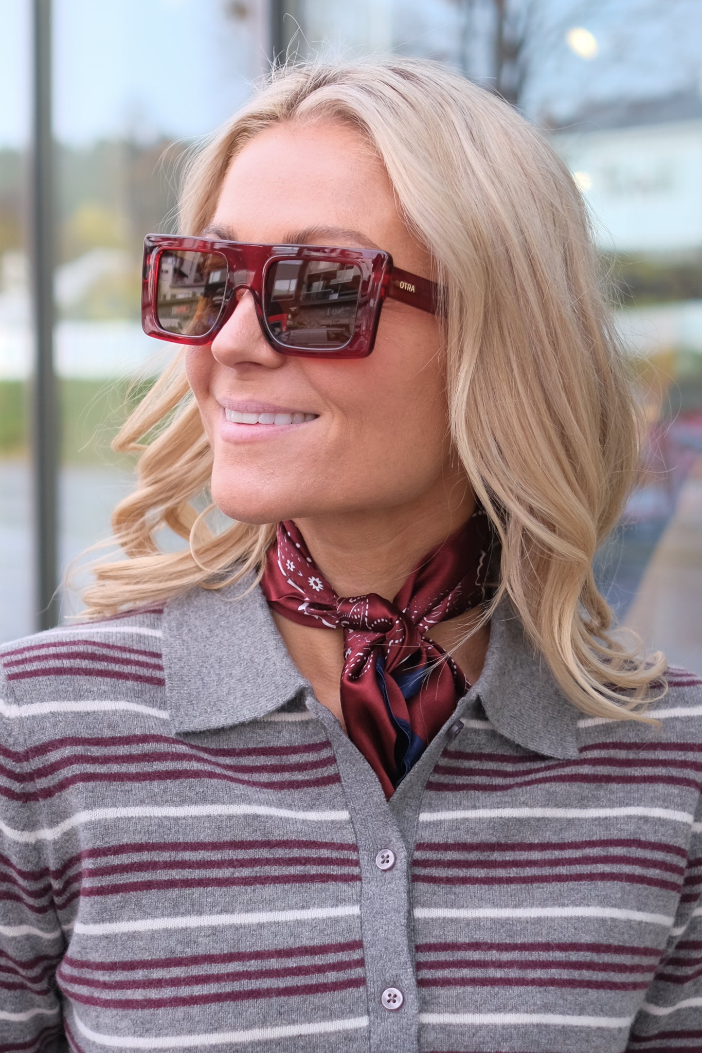 Silke Skjerf Square Burgunder/Hvit/Navy Paisley