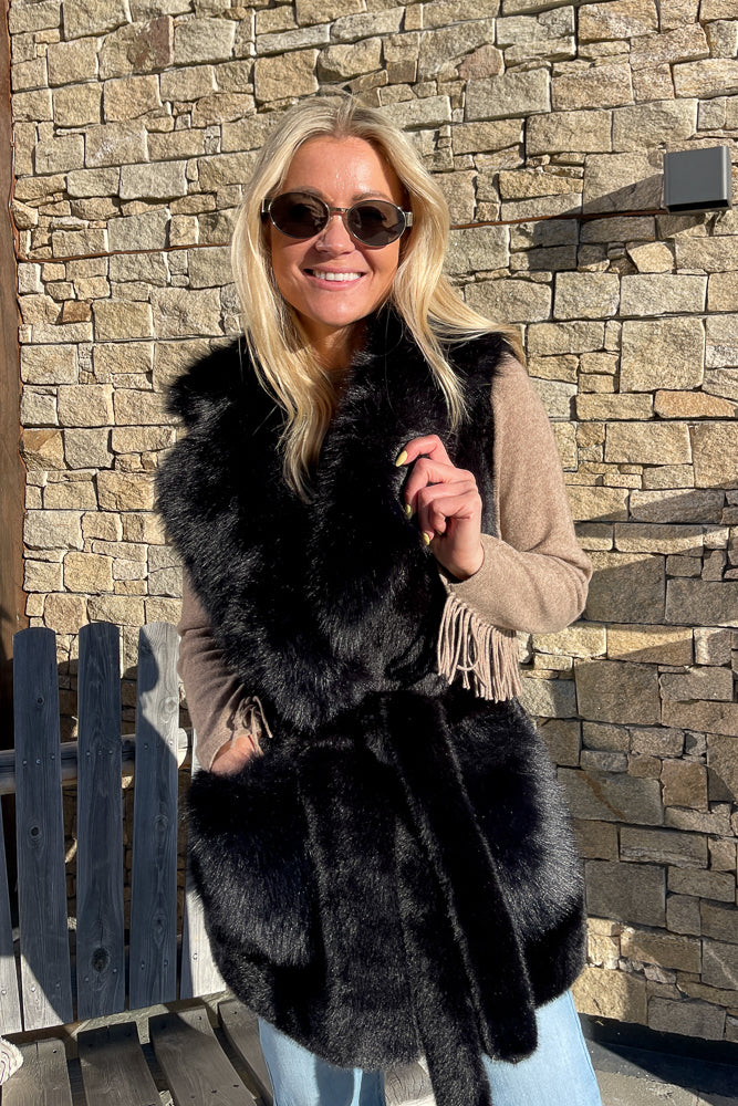 Astrid Fuskepels Vest Sort