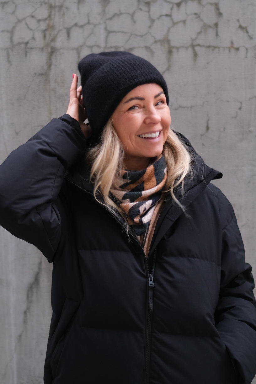 Leia Beanie Black