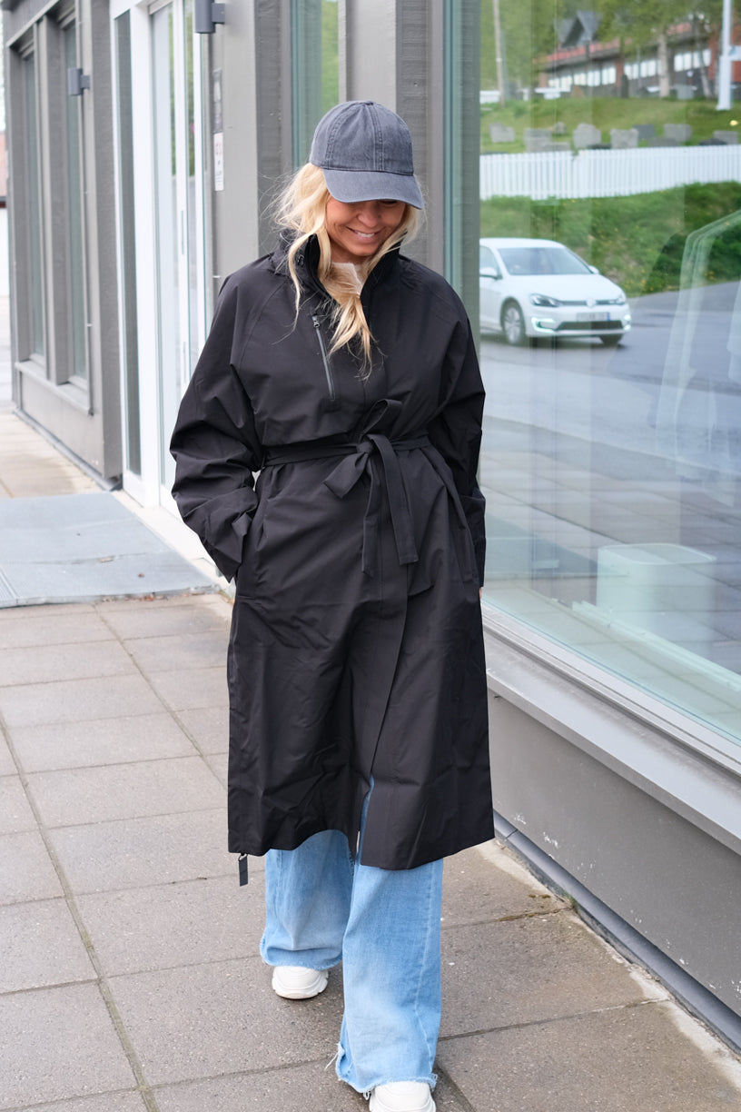 Vik Coat Black