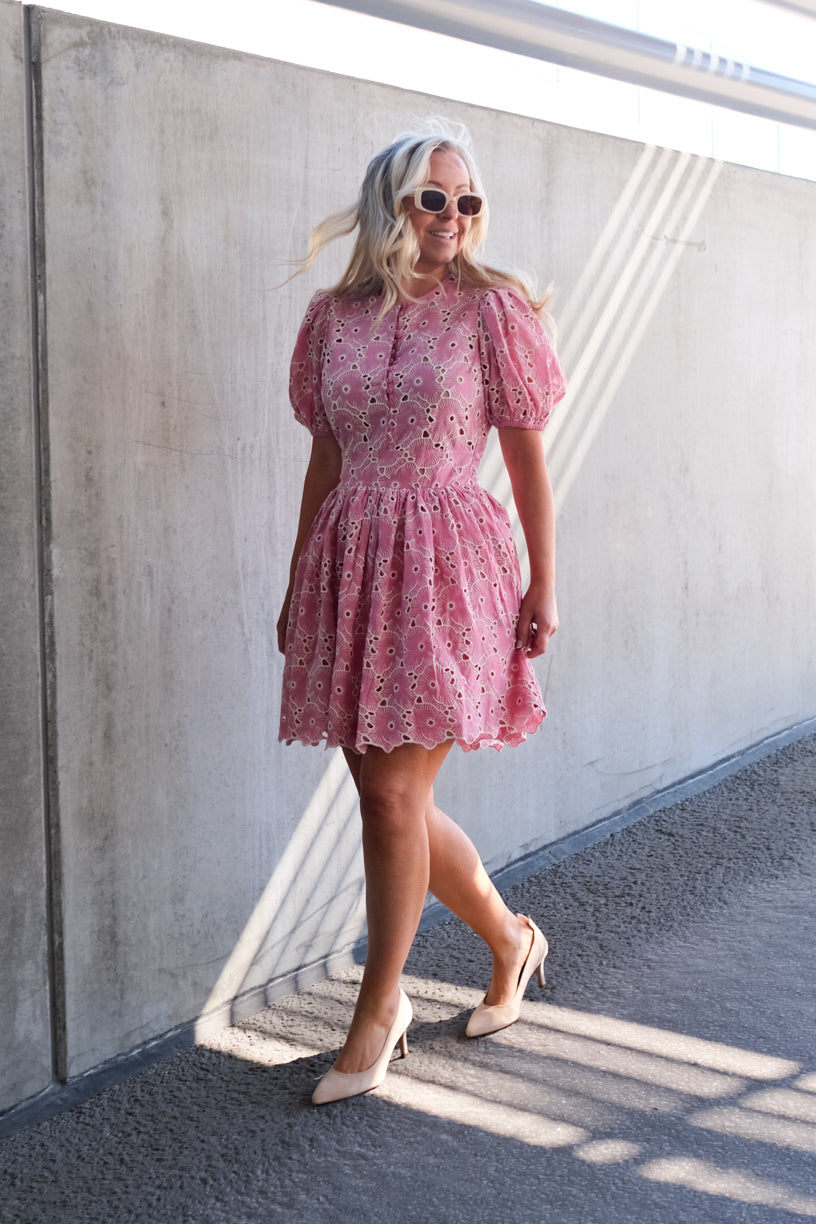 Broderie Anglaise Puffed Dress Rose Pink