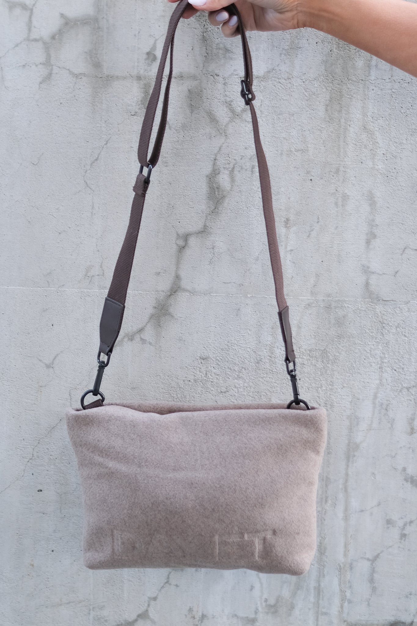 Woolen Crossbody Pouchy Brindle