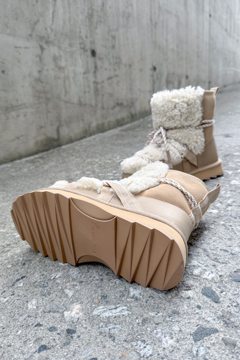Blurred Teddy Boots Sand