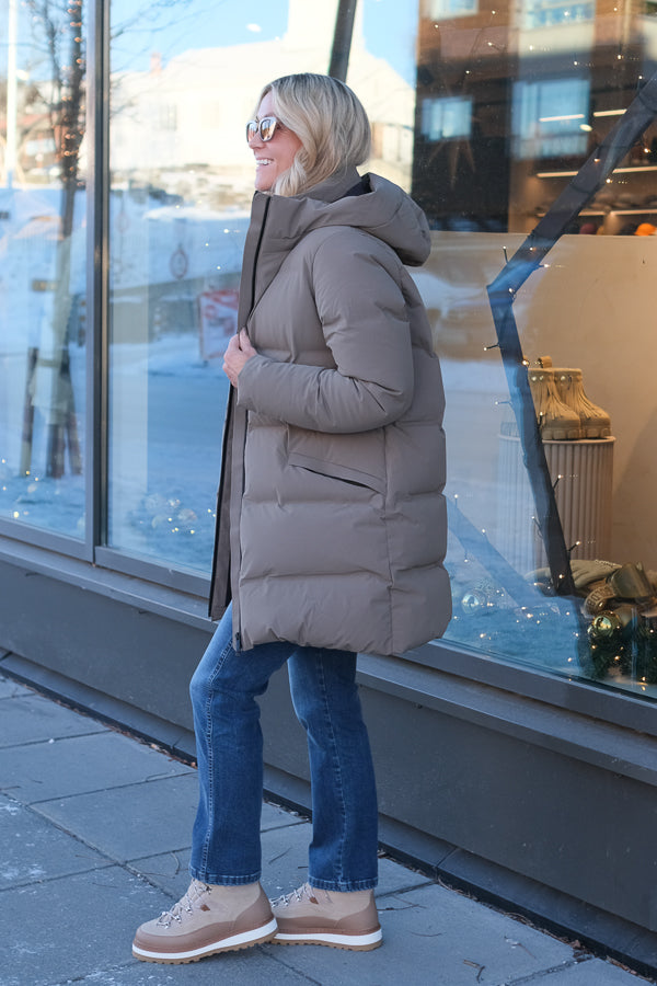 Thundra Down Parka Sand