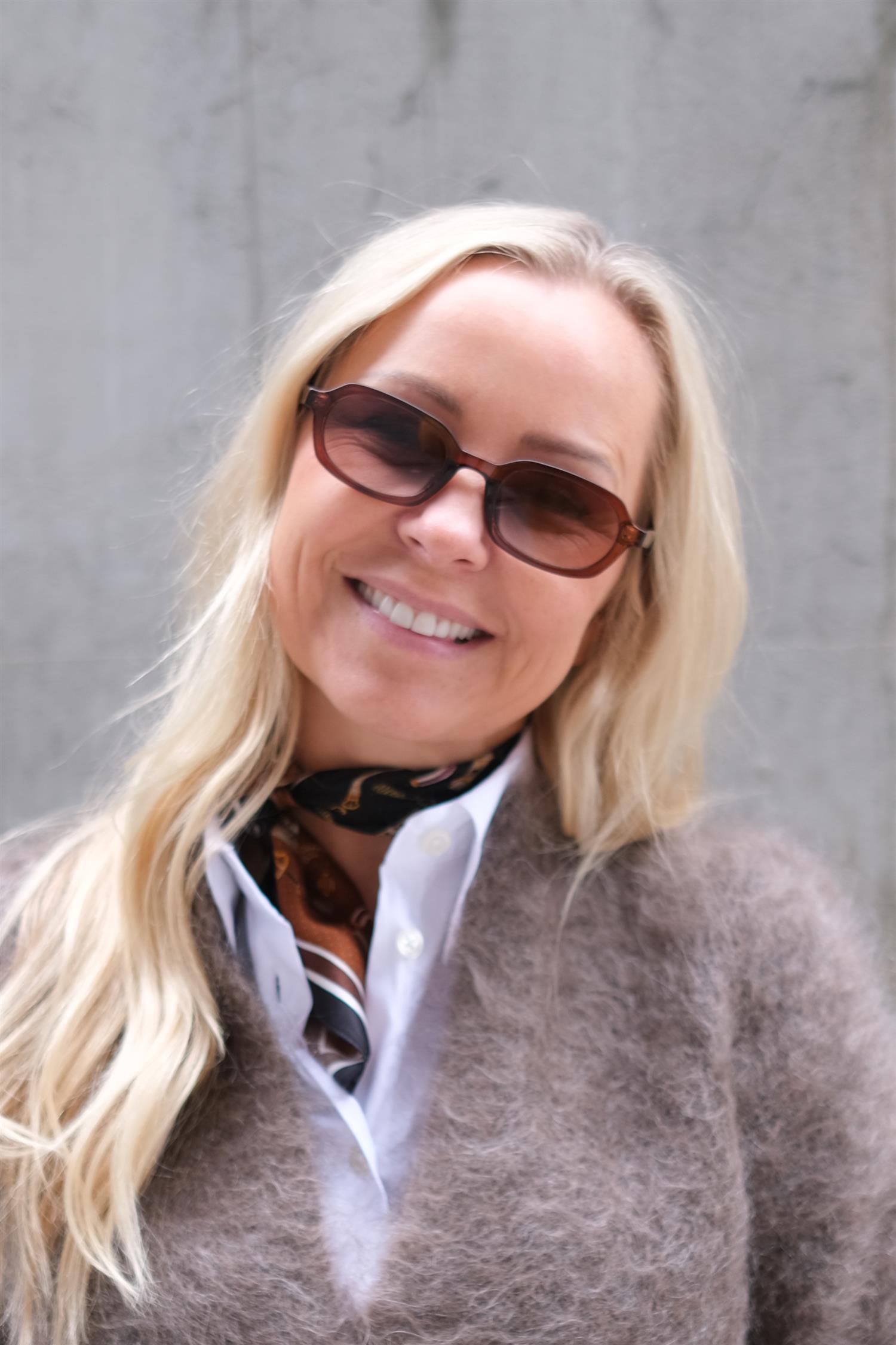 Silke skjerf Square kamel/sort