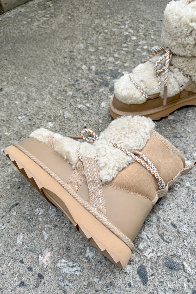 Blurred Teddy Boots Sand