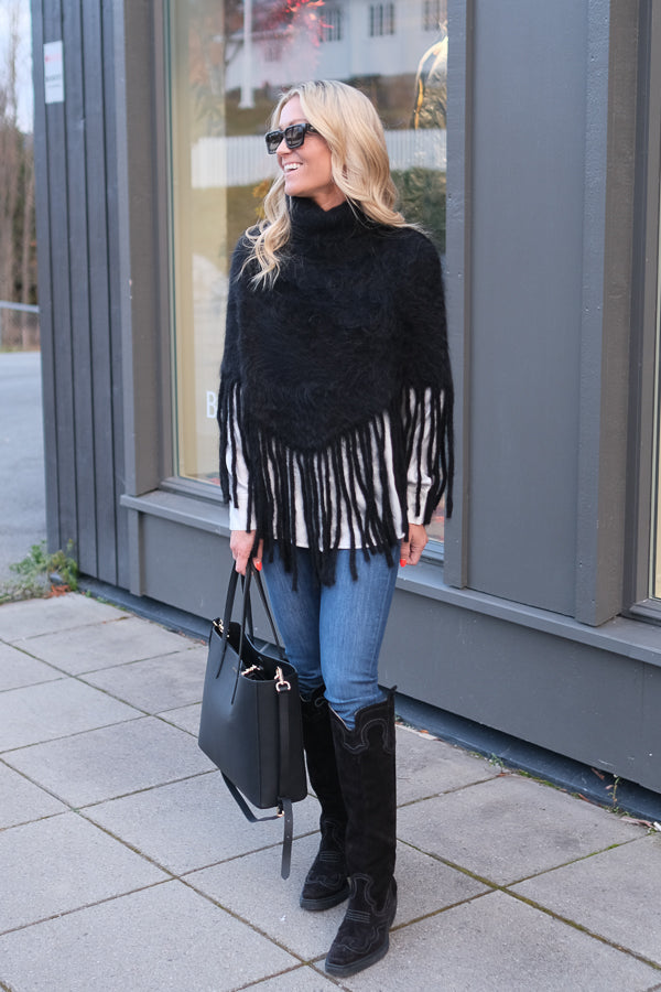 Nikola Chunky Poncho Black