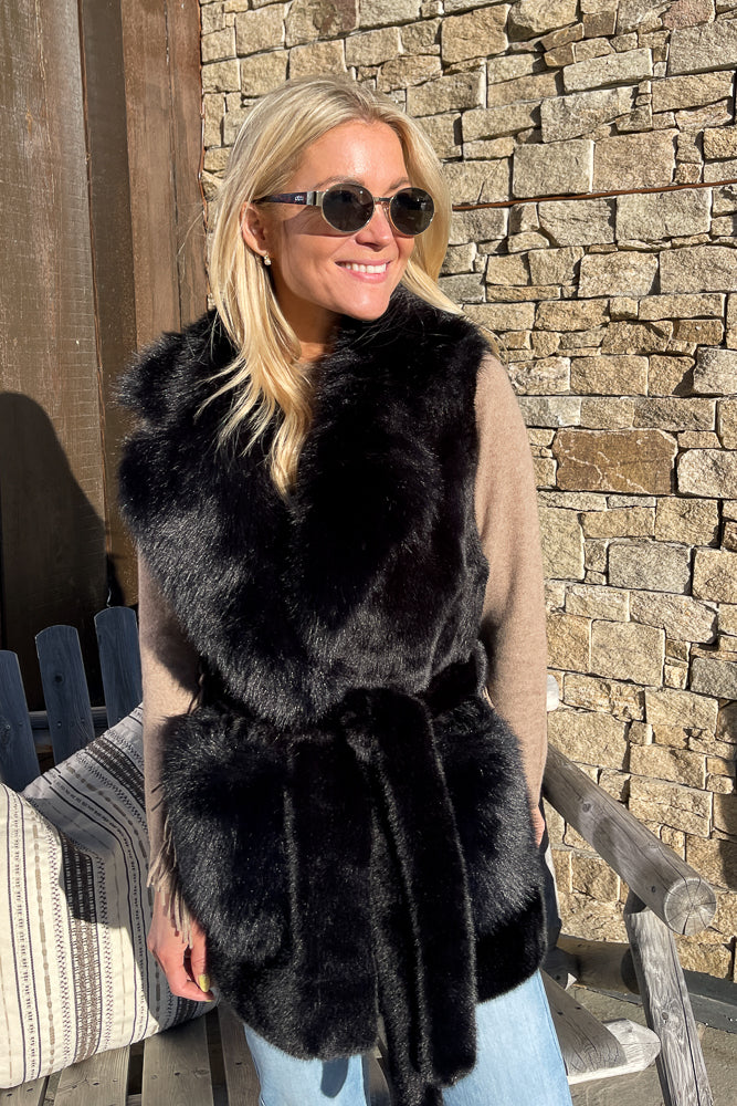 Astrid Fuskepels Vest Sort