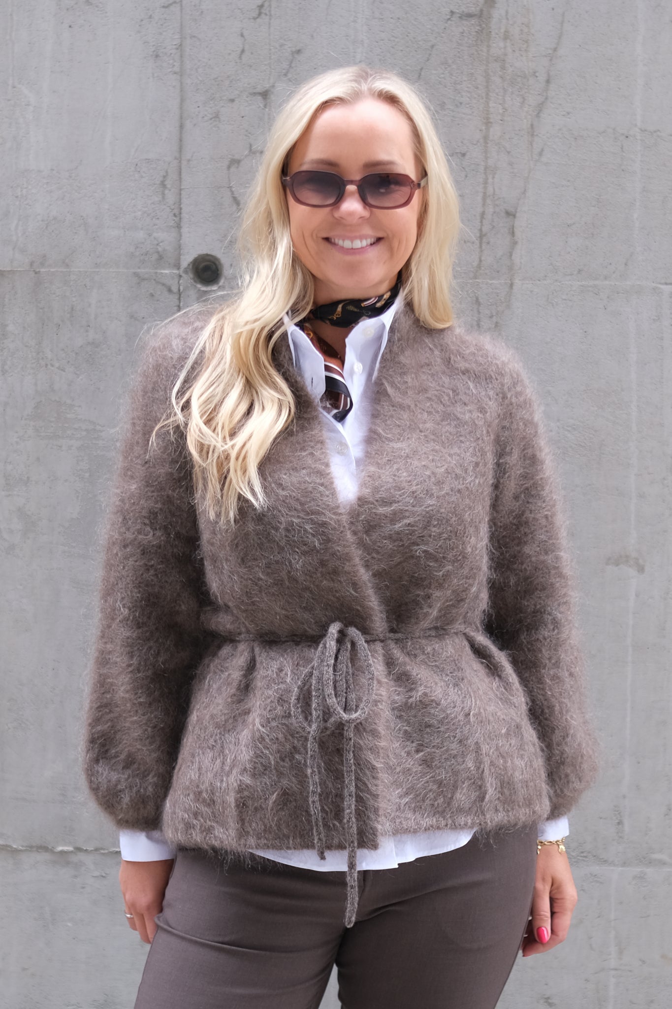 Silke skjerf Square kamel/sort