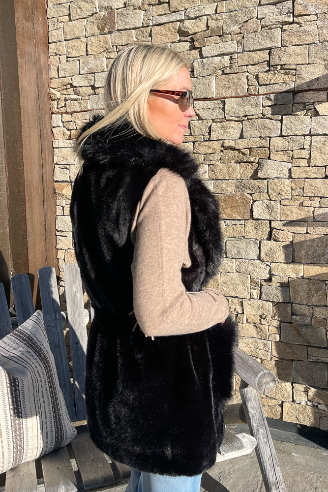 Astrid Fuskepels Vest Sort