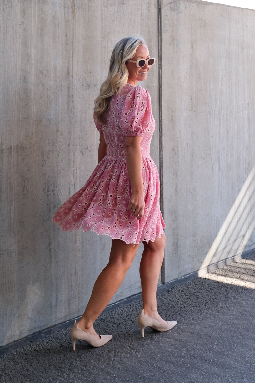 Broderie Anglaise Puffed Dress Rose Pink