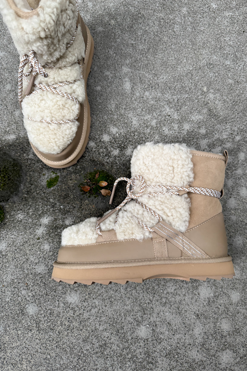 Blurred Teddy Boots Sand