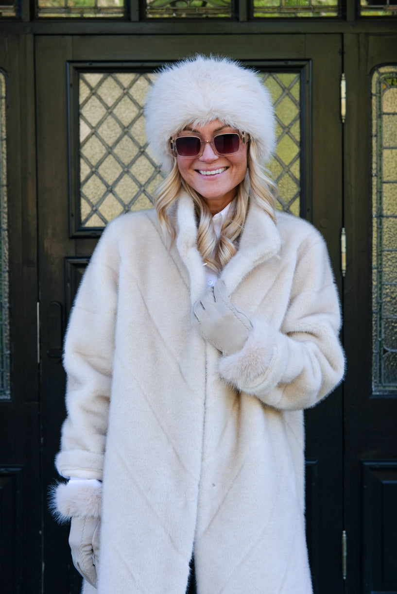 Isabella Hatt Lys Beige