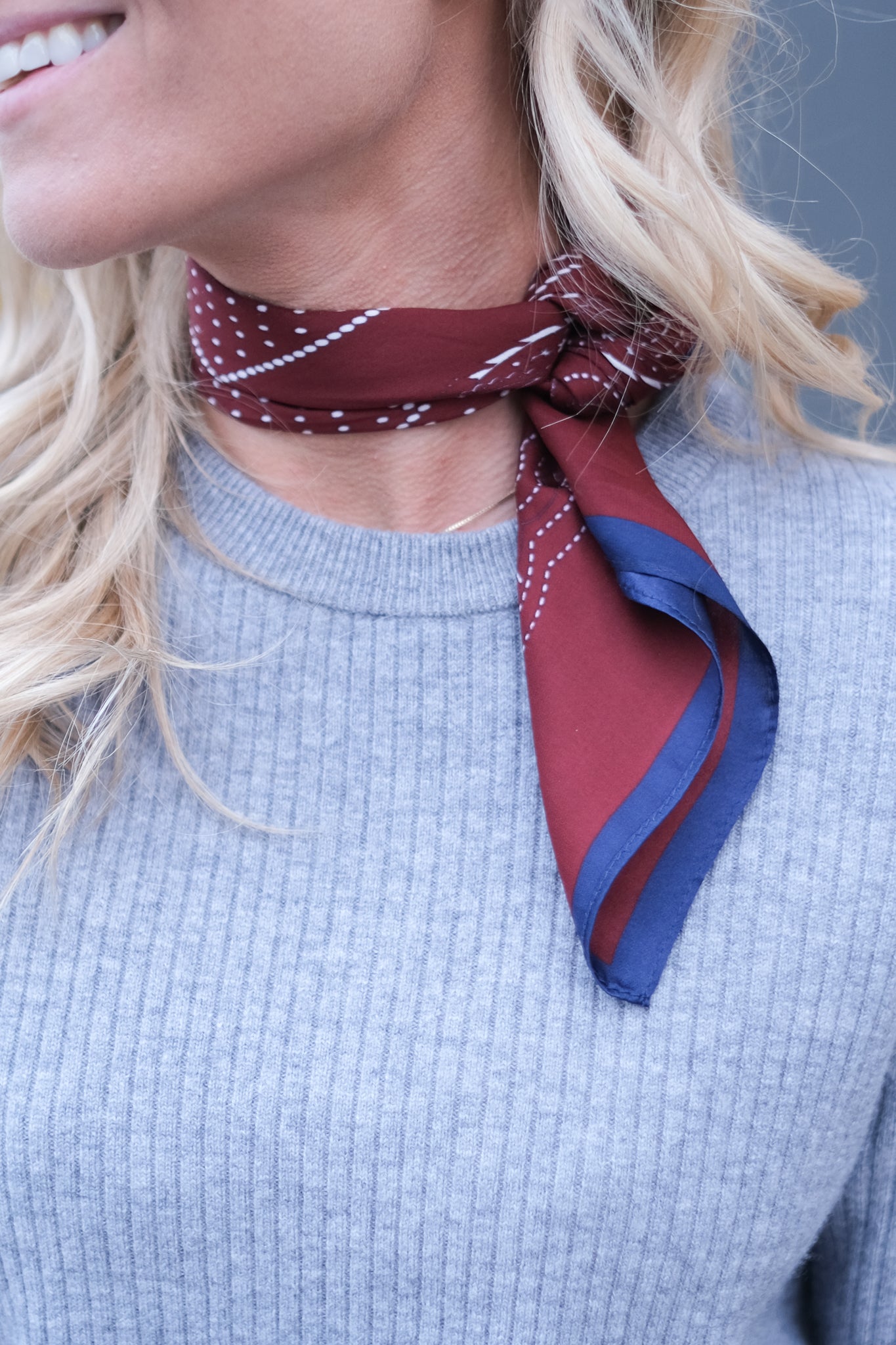 Silke Skjerf Square Burgunder/Hvit/Navy Paisley
