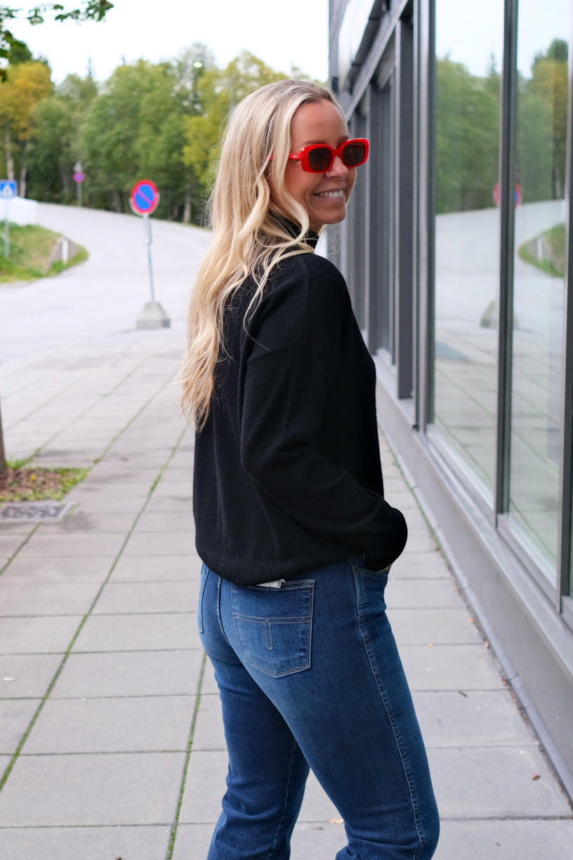 Heart Turtle Neck Sweater Noir