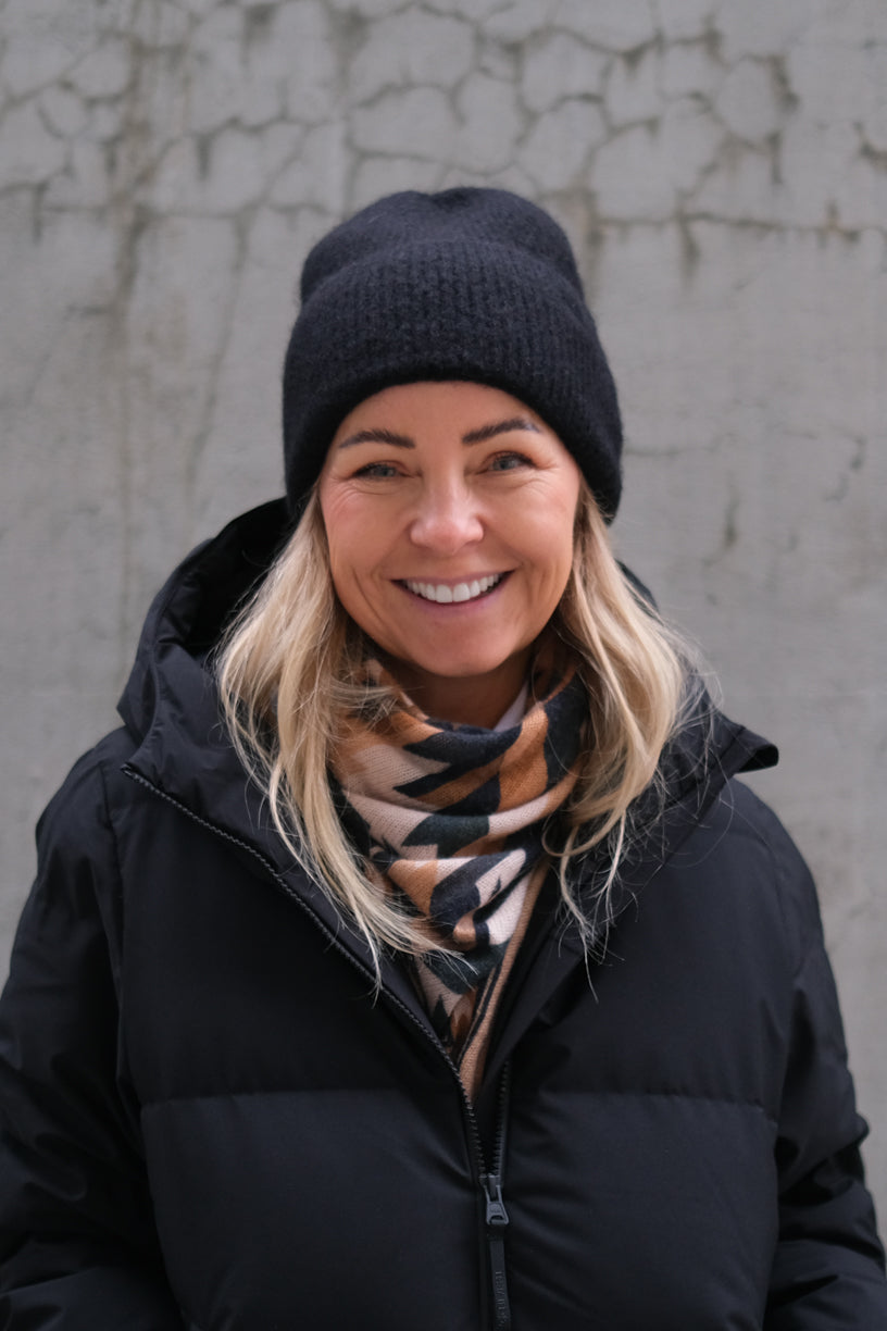 Leia Beanie Black