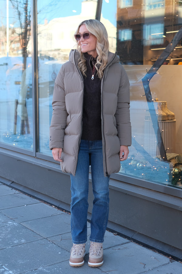 Thundra Down Parka Sand