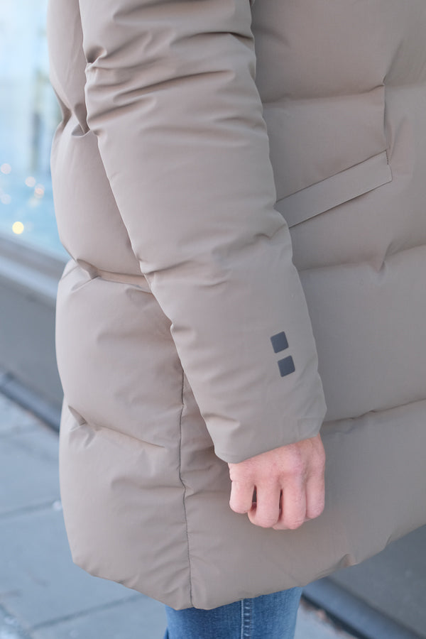 Thundra Down Parka Sand