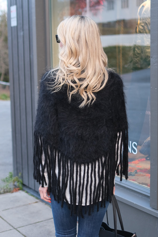 Nikola Chunky Poncho Black