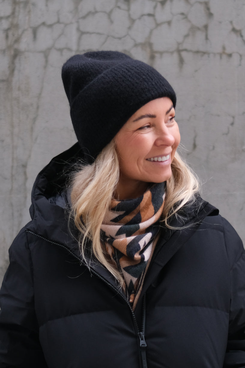 Leia Beanie Black