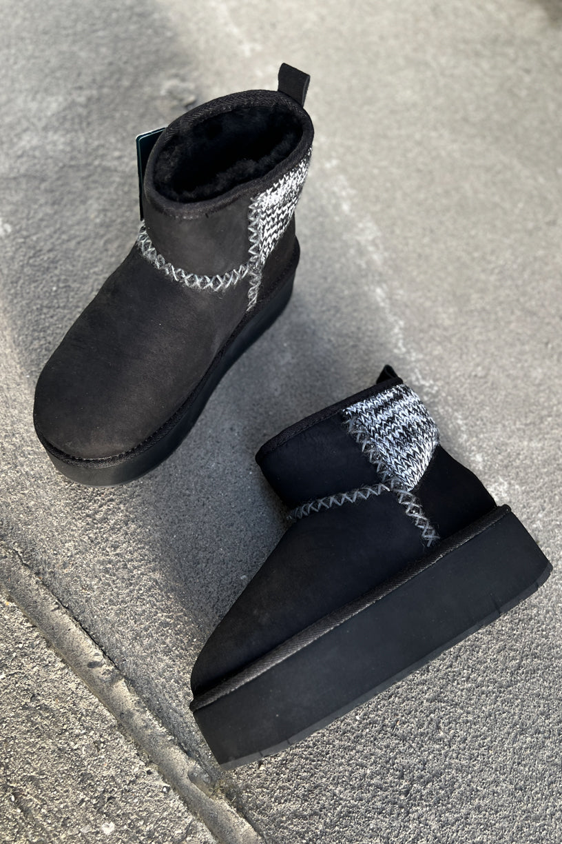 Stinger Knit Platform Boots Black