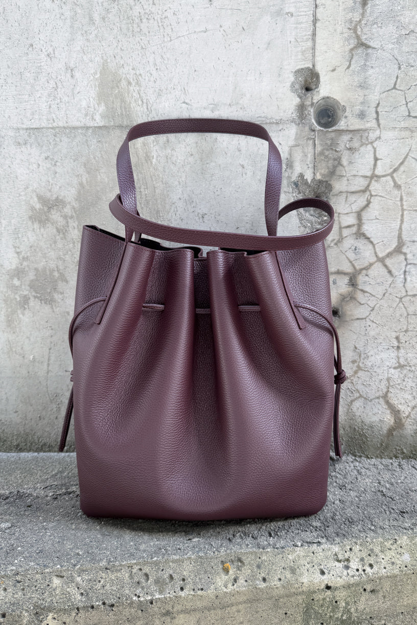 Scallop Tote Pebble Grain Leather Cassis