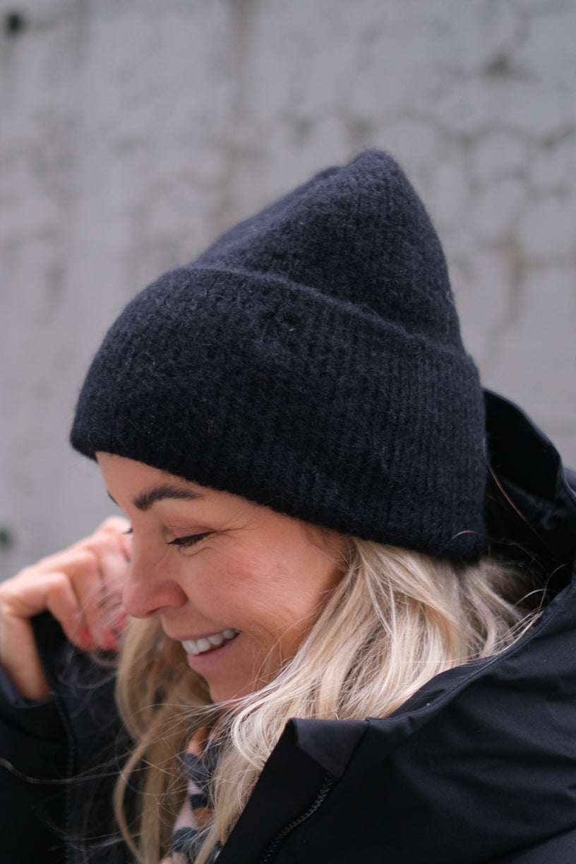 Leia Beanie Black