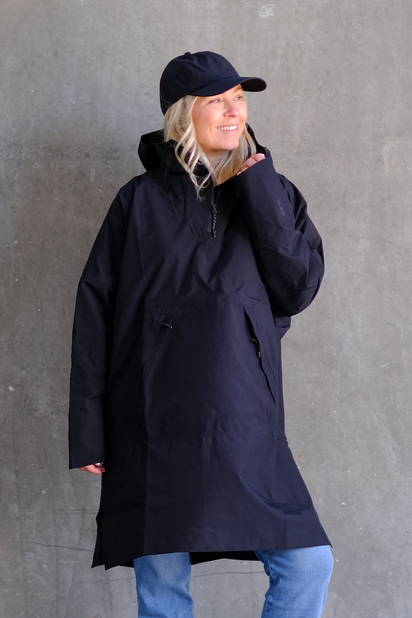 Aalesund Poncho Black