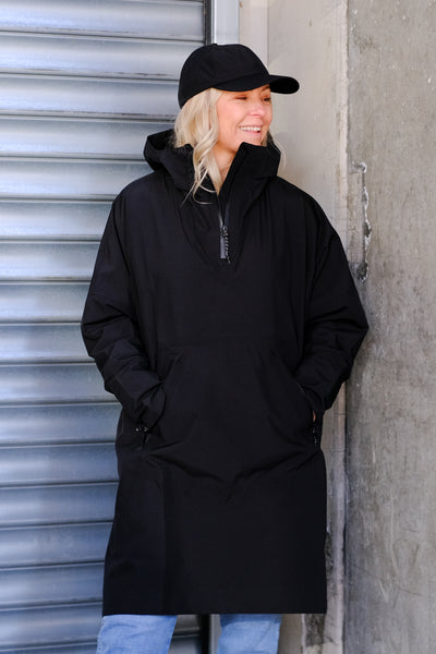 Aalesund Poncho Black